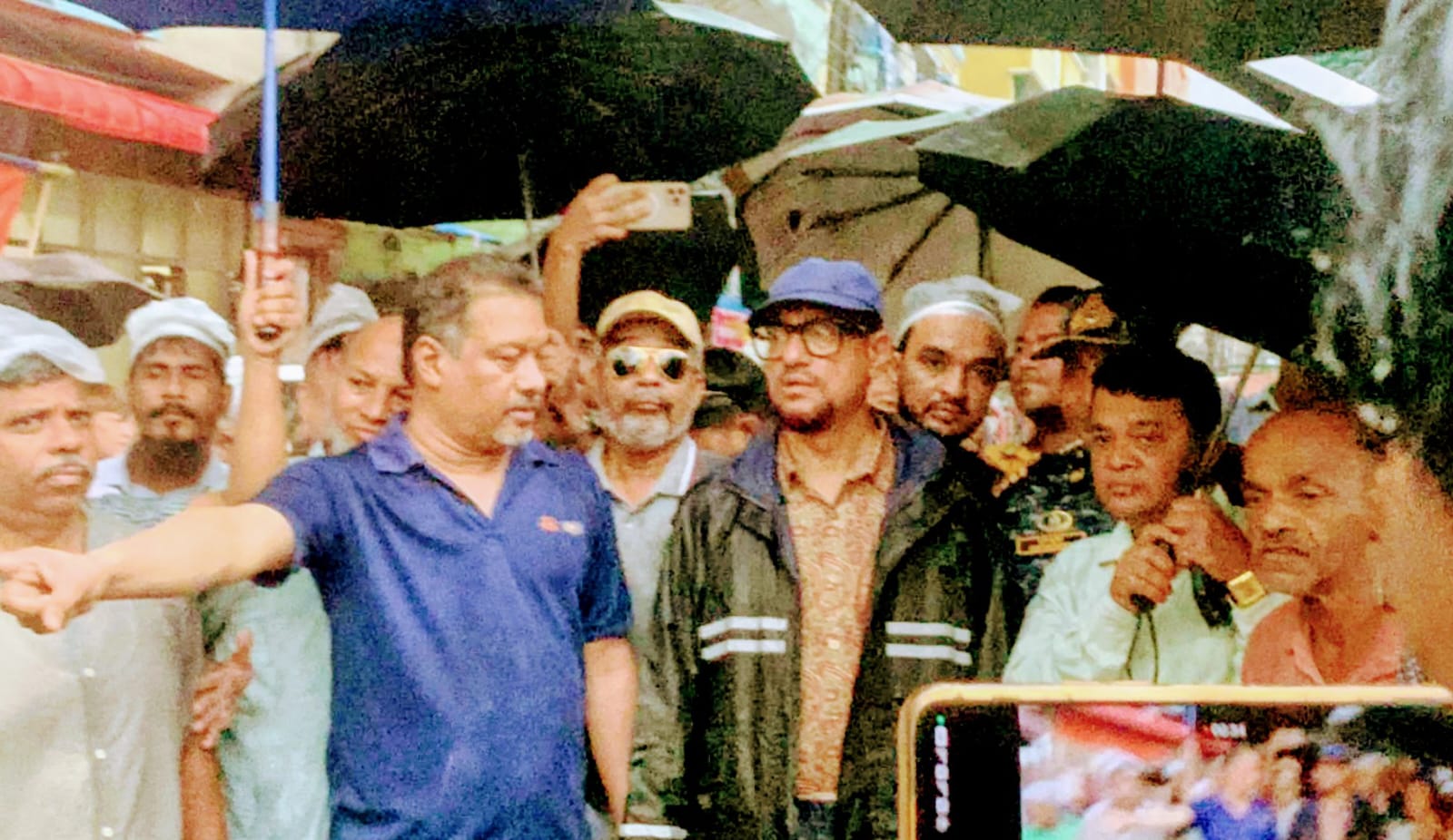 জলাবদ্ধতা নিরসনে ৩৯ নং ওয়ার্ডের মাট্টেল্লা খাল সরজমিনে পরিদর্শনে সিটি মেয়র: ডাঃ শাহাদাত হোসেন