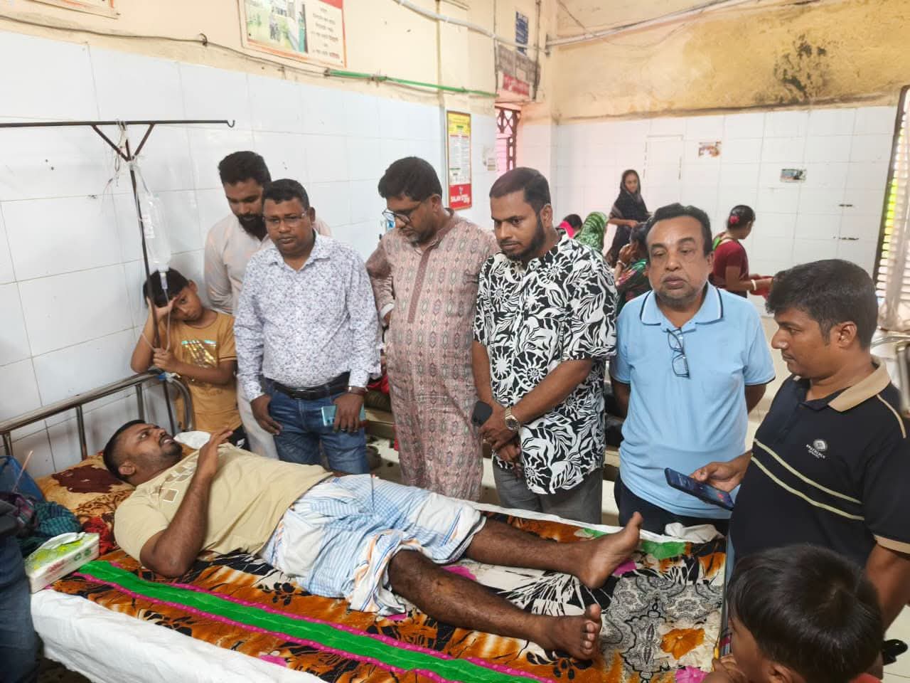 কুয়াকাটায় সন্ত্রাসী হামলার শিকার বাচ্চুর পাশে সাংবাদিক নির্যাতন প্রতিরোধ কমিটি