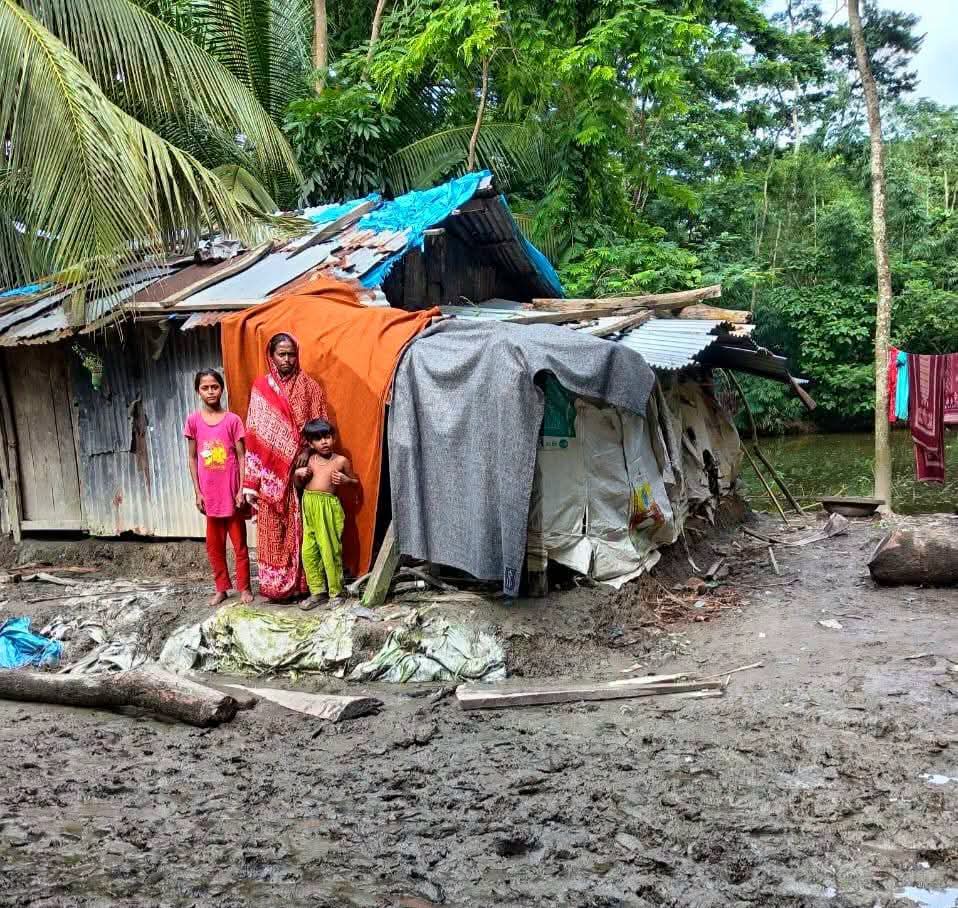 গলাচিপায় চার মেয়েকে নিয়ে মানবতার জীবন যুদ্ধ রেকসোনার
