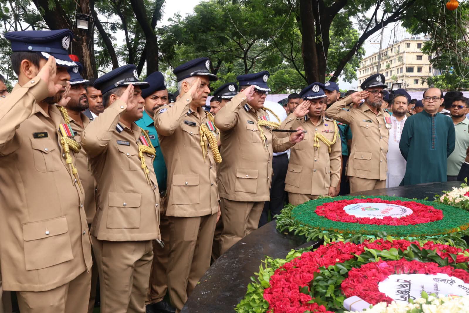 জুলাই গণঅভ্যুত্থান দিবস ২০২৬ উপলক্ষে জুলাই স্মৃতিস্তম্ভে শ্রদ্ধাঞ্জলি : চট্টগ্রাম মেট্রোপলিটন পুলিশ